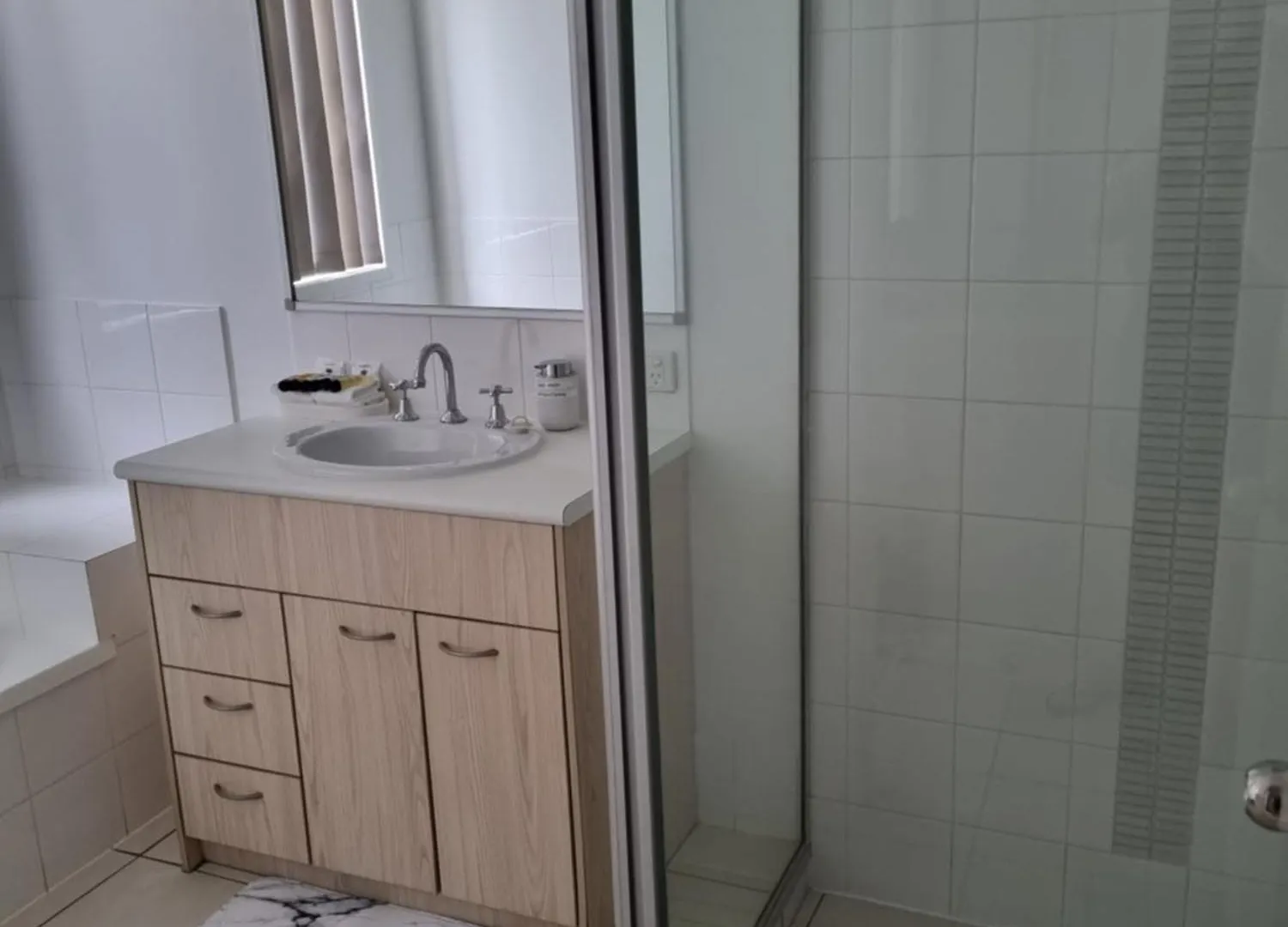 Blk Stays Guest House Deluxe Units Bellmere