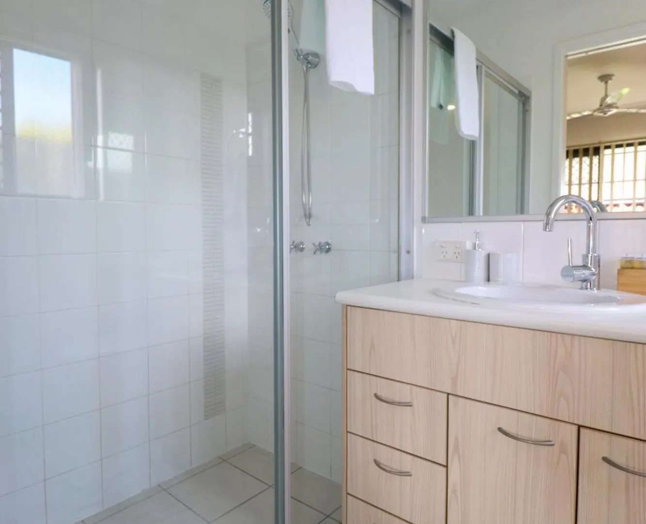 Blk Stays Guest House Deluxe Units Bellmere
