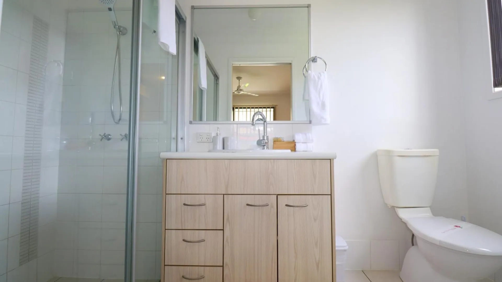 Blk Stays Guest House Deluxe Units Bellmere