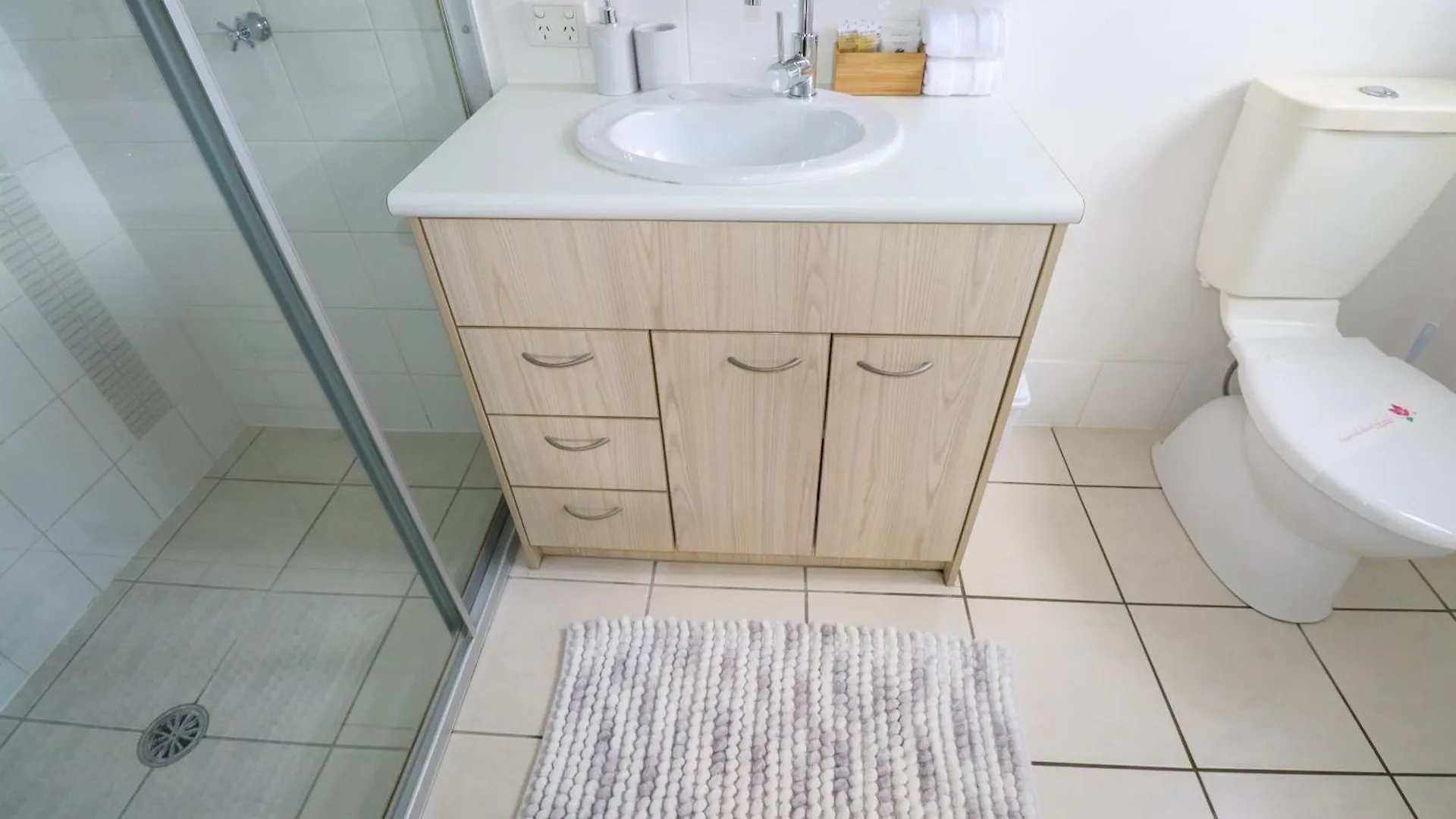 Blk Stays Guest House Deluxe Units Bellmere