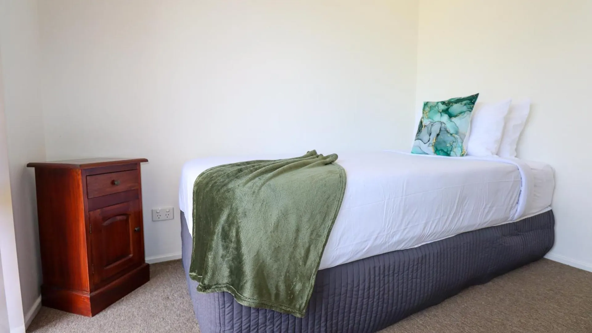 Blk Stays Guest House Deluxe Units Bellmere