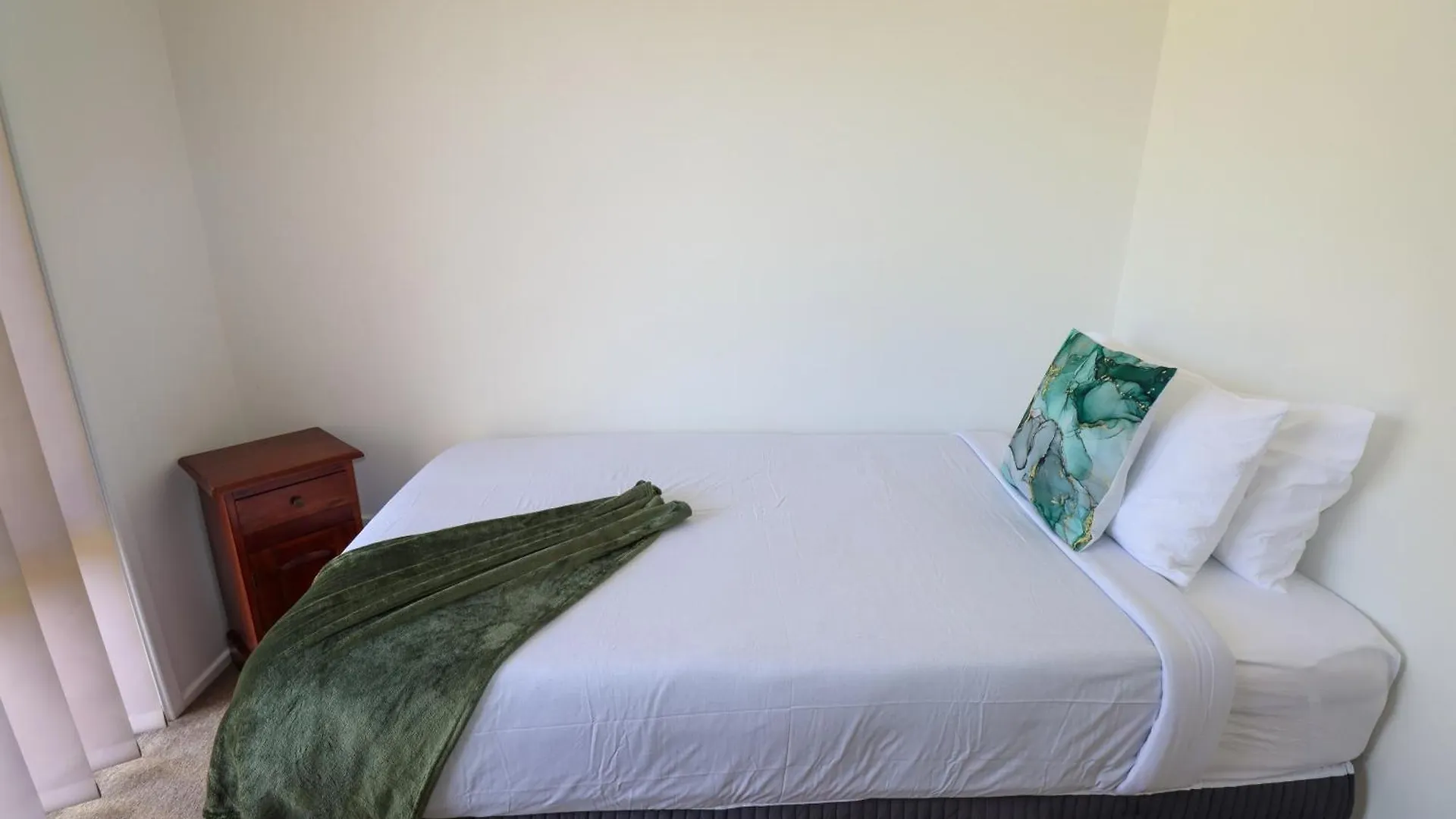 Blk Stays Guest House Deluxe Units Bellmere Australia